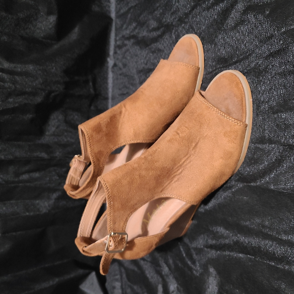 Maia Elegant Tan Women's Peep-Toe Sandals